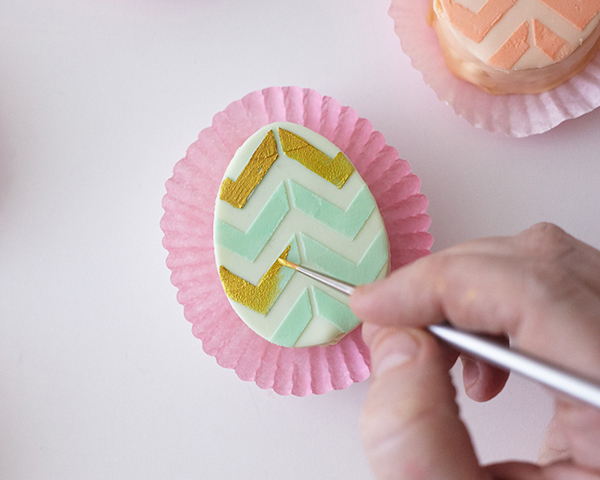 DIY Mini Easter Egg Cakes