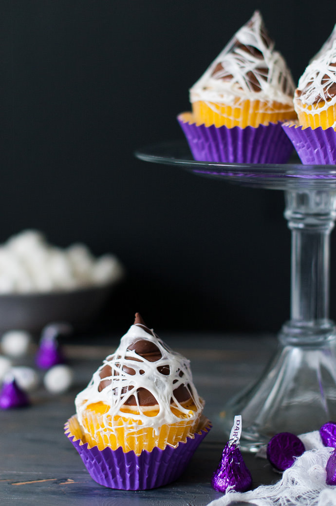 Marshmallow Web Cupcake Topper